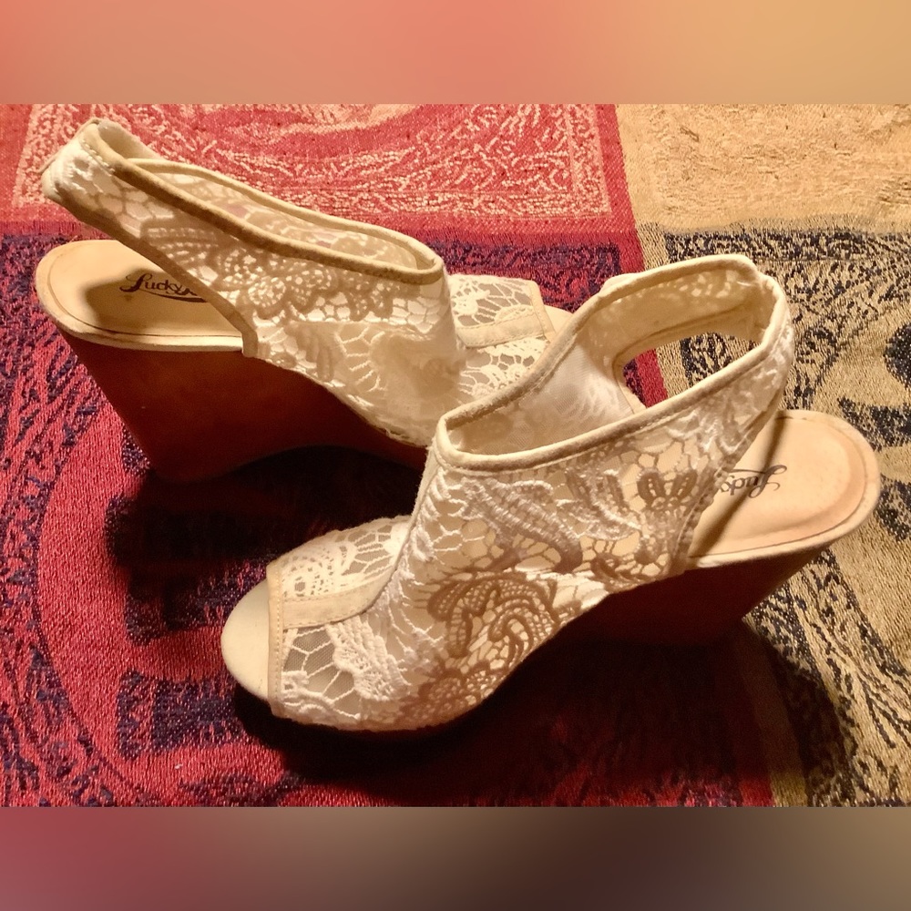 “Lucky Brand” Platform Wedge White Lace